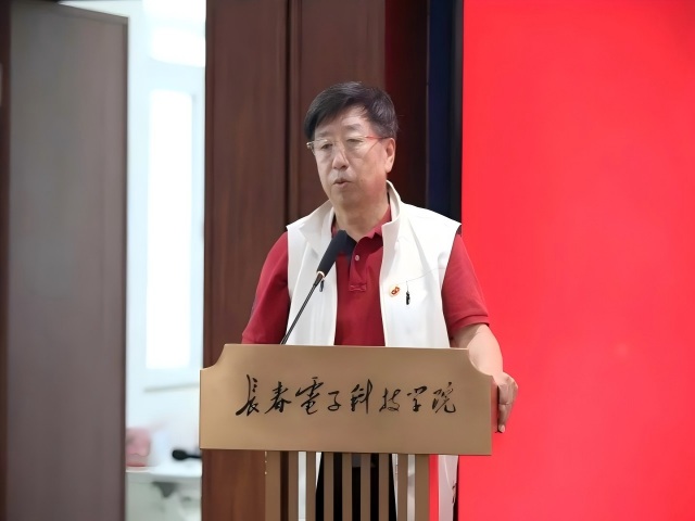 光芒思政|党建引领强“六要”铸魂育人担使命——马克思主义学院直属党支部举办“七一”主题党日活动 光芒思政|党建引领强“六要”铸魂育人担使命——马克思主义学院直属党支部举办“七一”主题党日活动