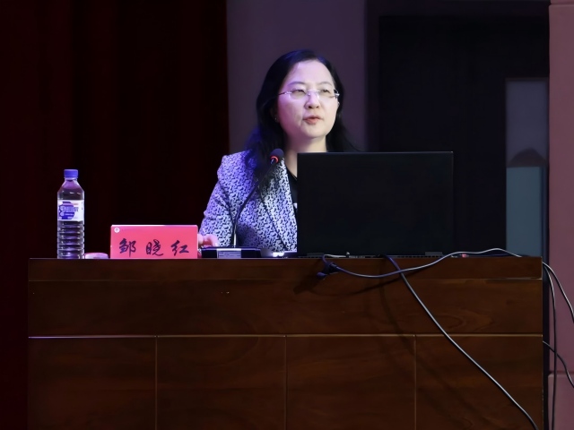 “光芒思政”马克思主义学院院长邹晓红教授受邀为“青马工程”学习班作主题讲座 “光芒思政”马克思主义学院院长邹晓红教授受邀为“青马工程”学习班作主题讲座